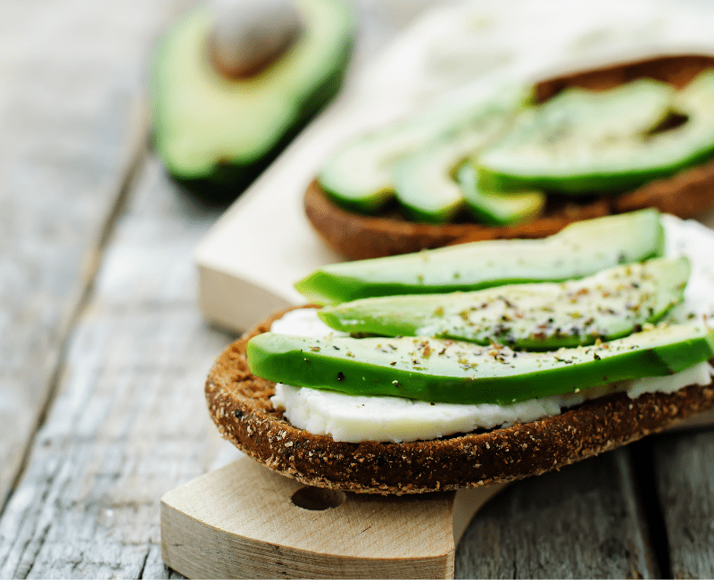 One option for a healthy breakfast for weight loss uses avocado. 