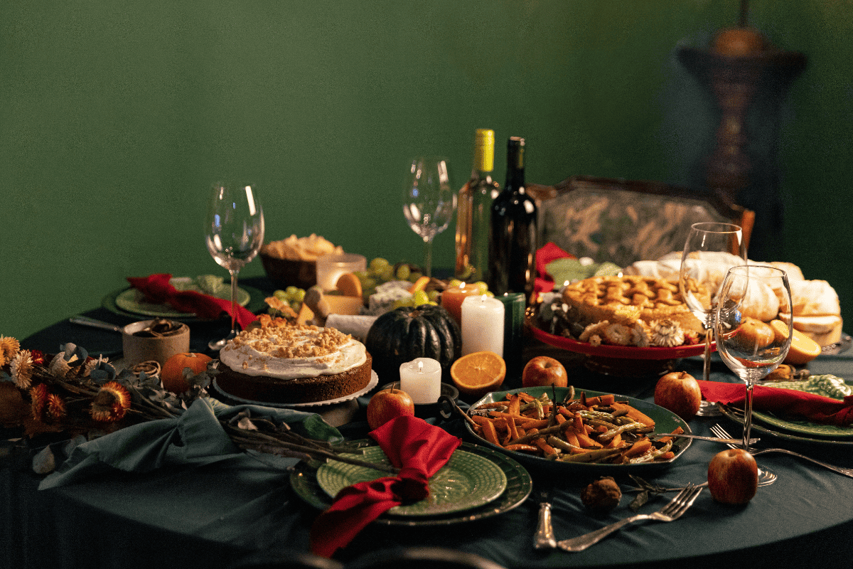 A Thanksgiving tableware display with fresh food.